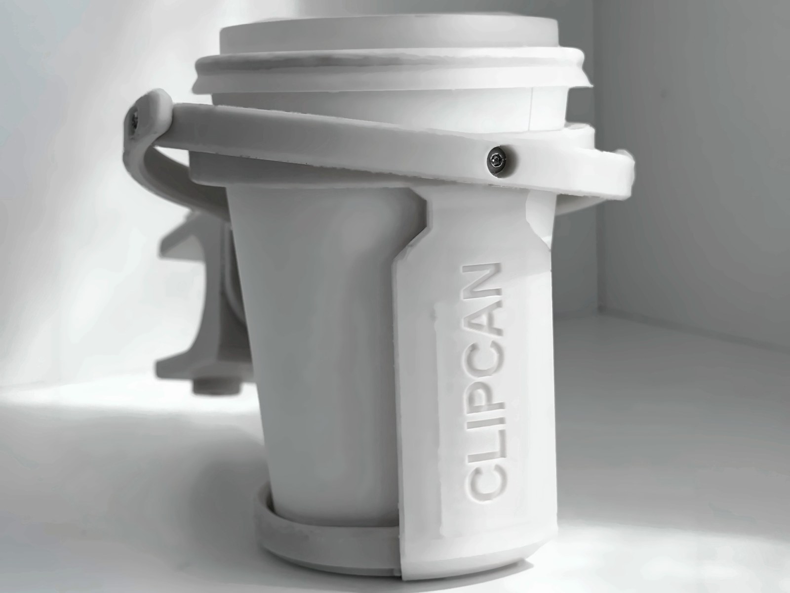 White Clipcup holding a takeaway coffee, front view